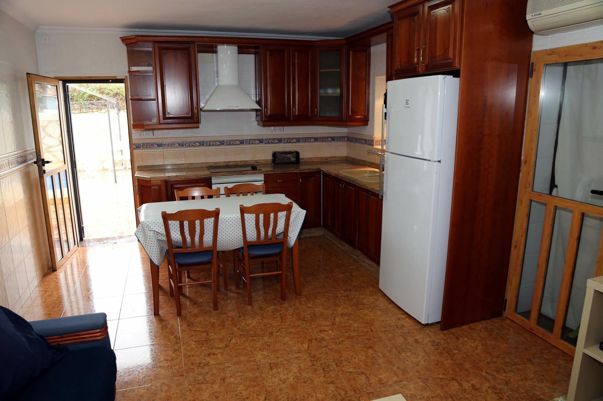 בנידורם Villa Ana Apartments מראה חיצוני תמונה